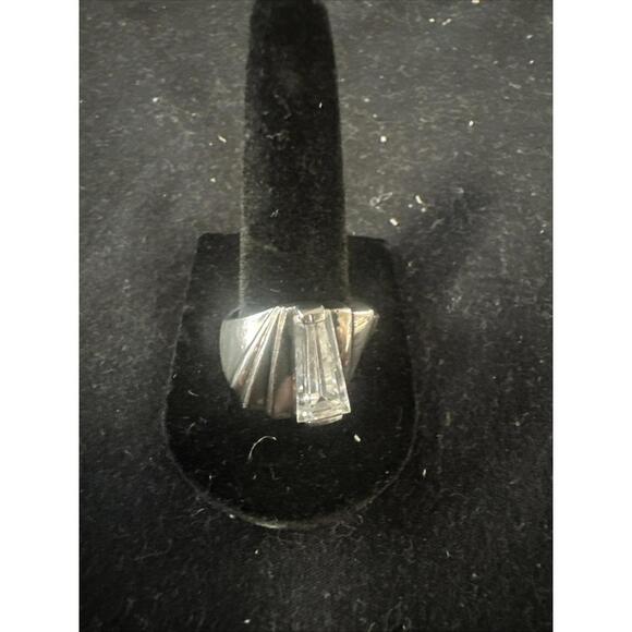 Sterling Silver/925 Fashion Ring W CZ Baguette. Stunning - Picture 1 of 4